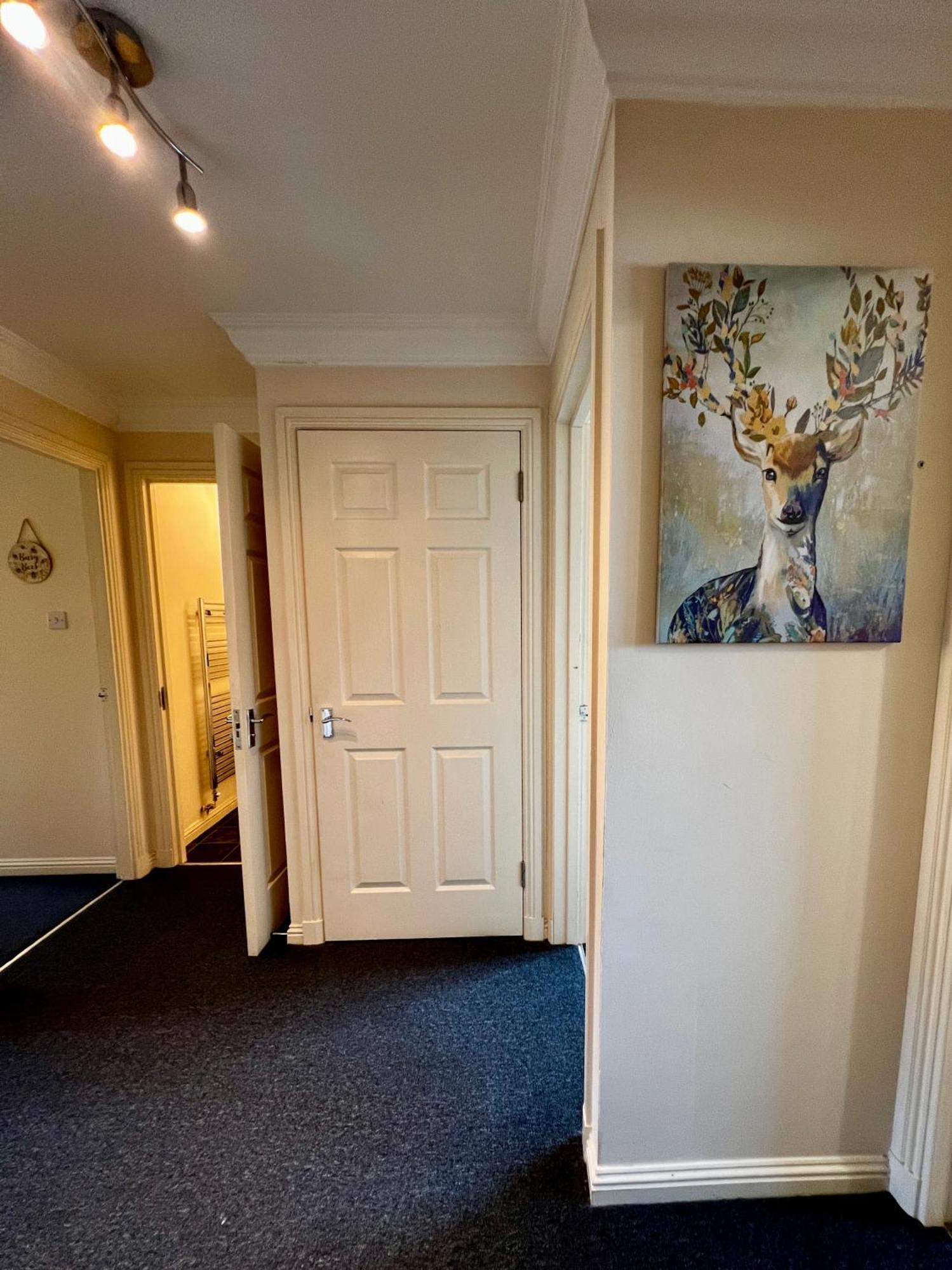 Appartamento Stylish Modern Flat With Juliet Balcony & Parking Glasgow Esterno foto