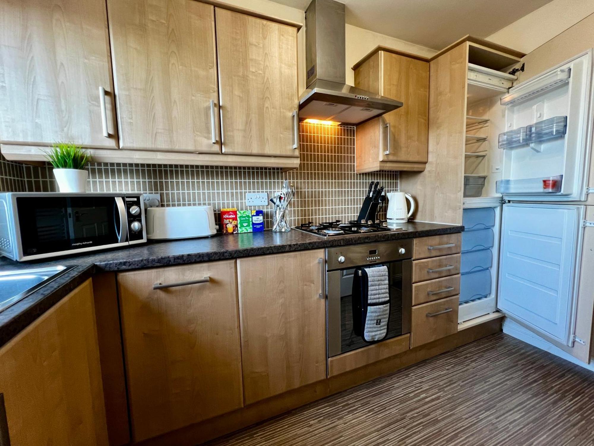 Appartamento Stylish Modern Flat With Juliet Balcony & Parking Glasgow Esterno foto