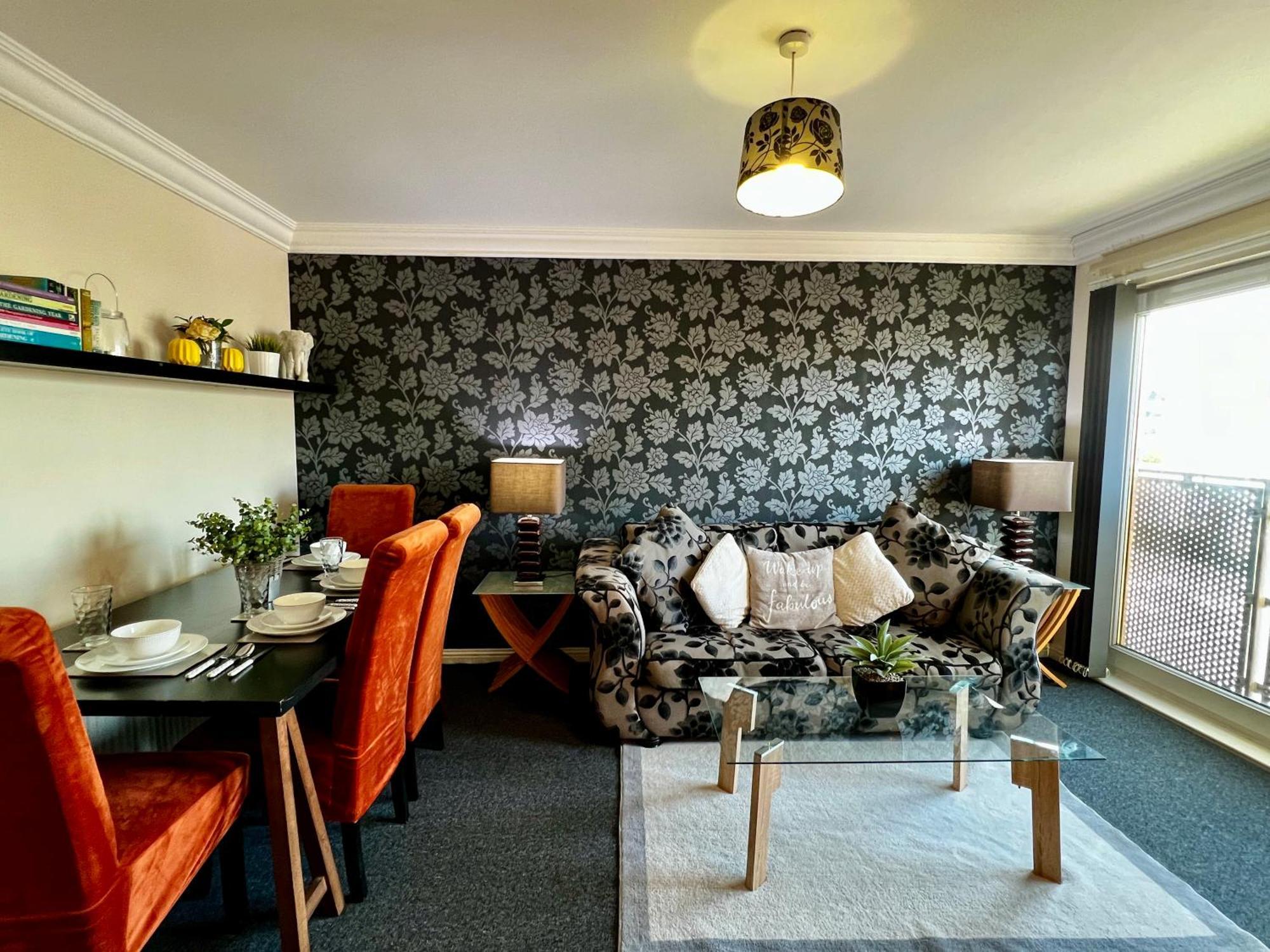Appartamento Stylish Modern Flat With Juliet Balcony & Parking Glasgow Esterno foto