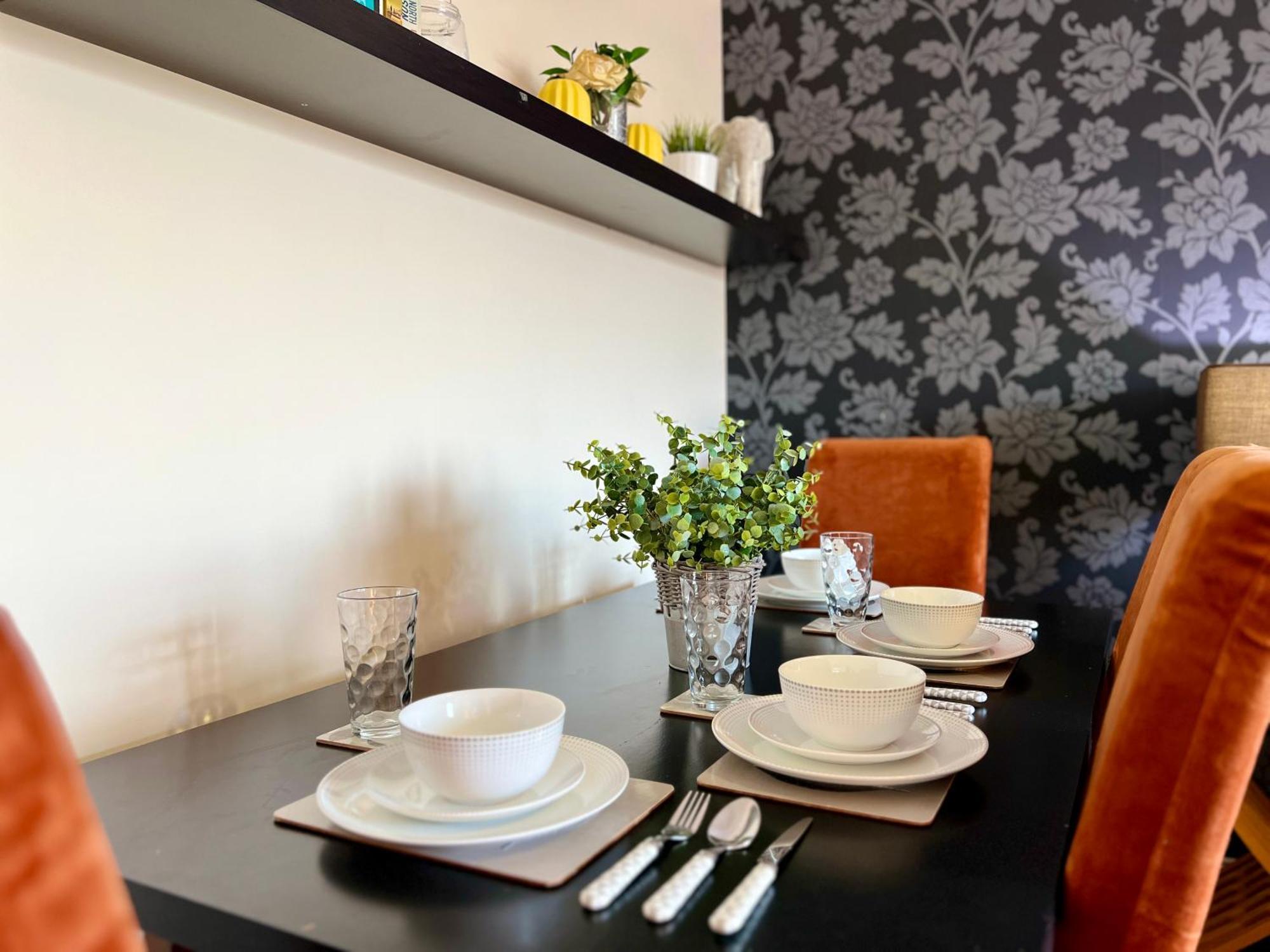 Appartamento Stylish Modern Flat With Juliet Balcony & Parking Glasgow Esterno foto