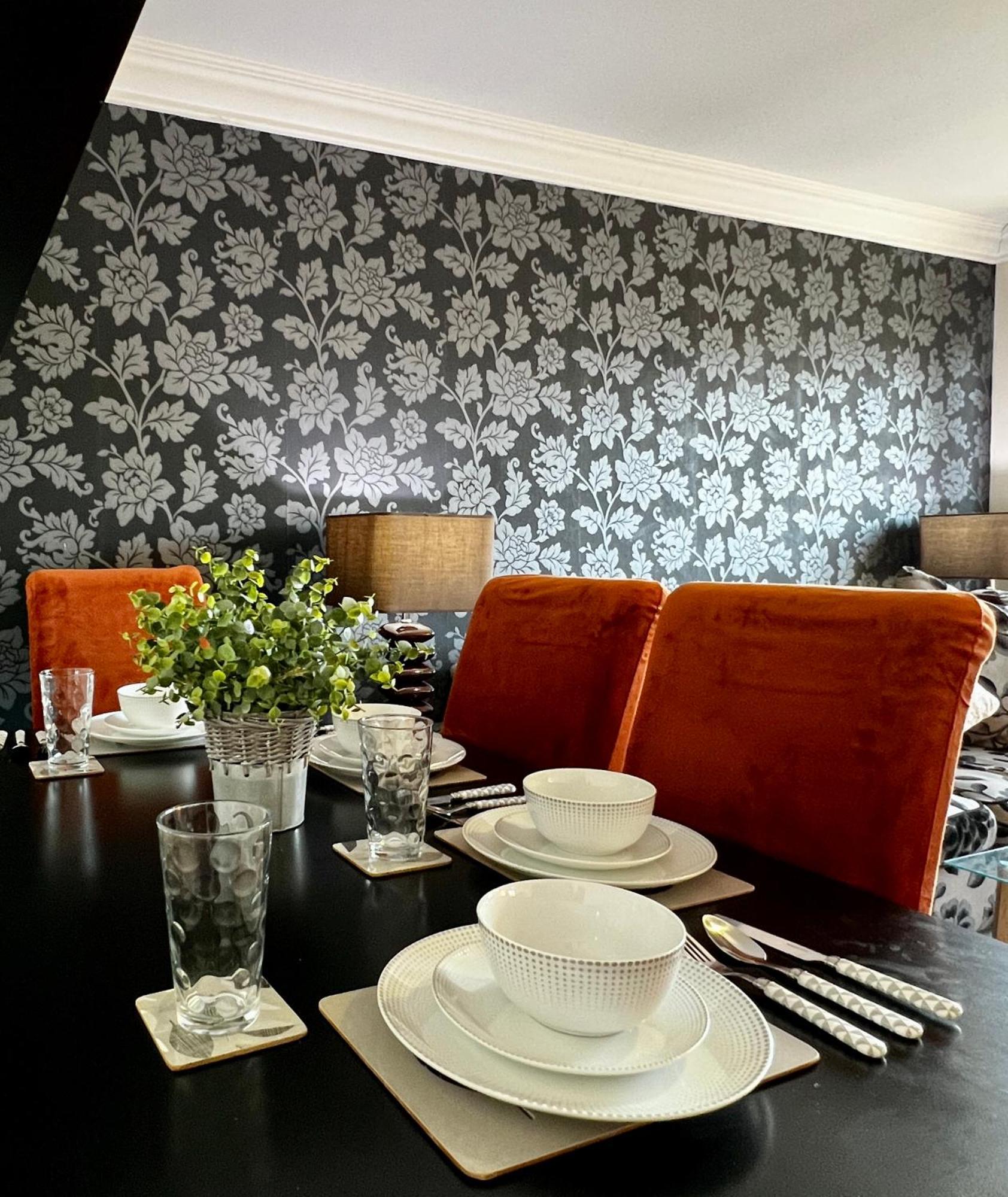 Appartamento Stylish Modern Flat With Juliet Balcony & Parking Glasgow Esterno foto