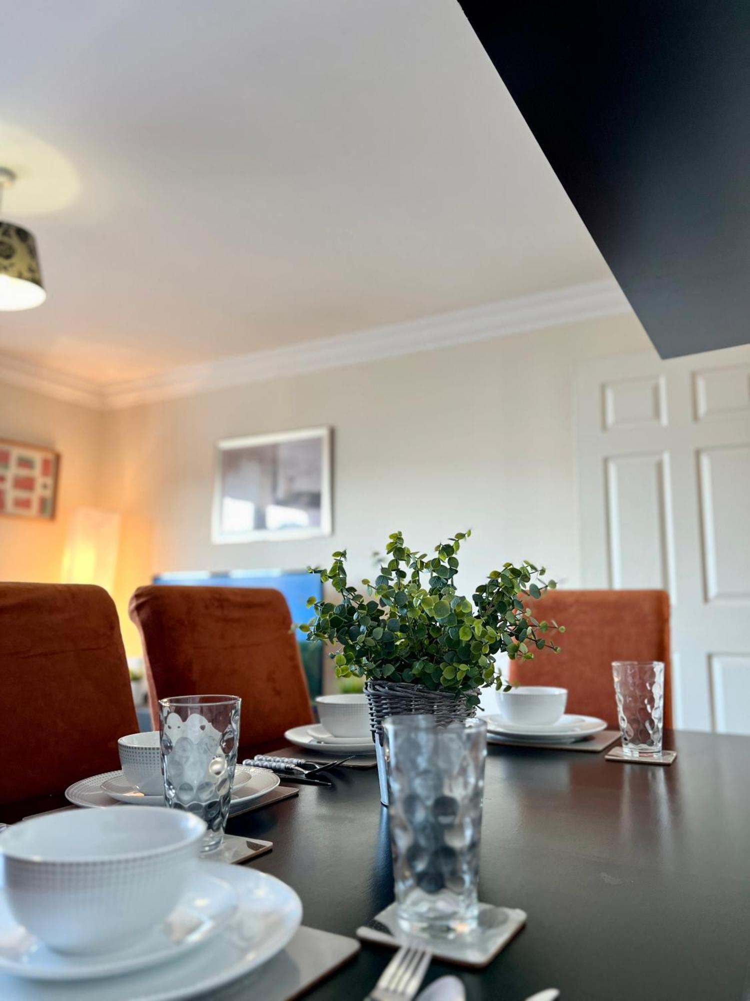 Appartamento Stylish Modern Flat With Juliet Balcony & Parking Glasgow Esterno foto